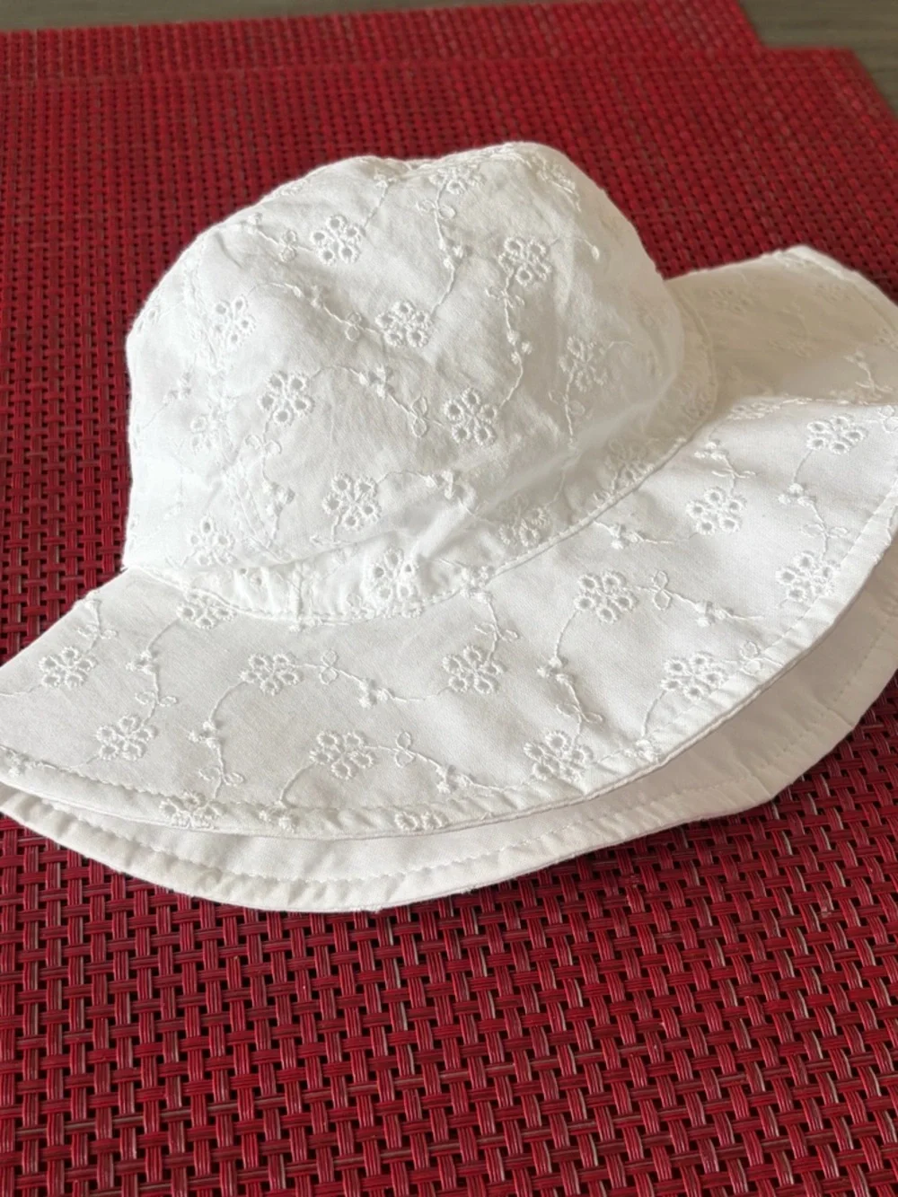 Carter’s White Eyelet Baby Summer Sun Hat - Like New / 6-12 months